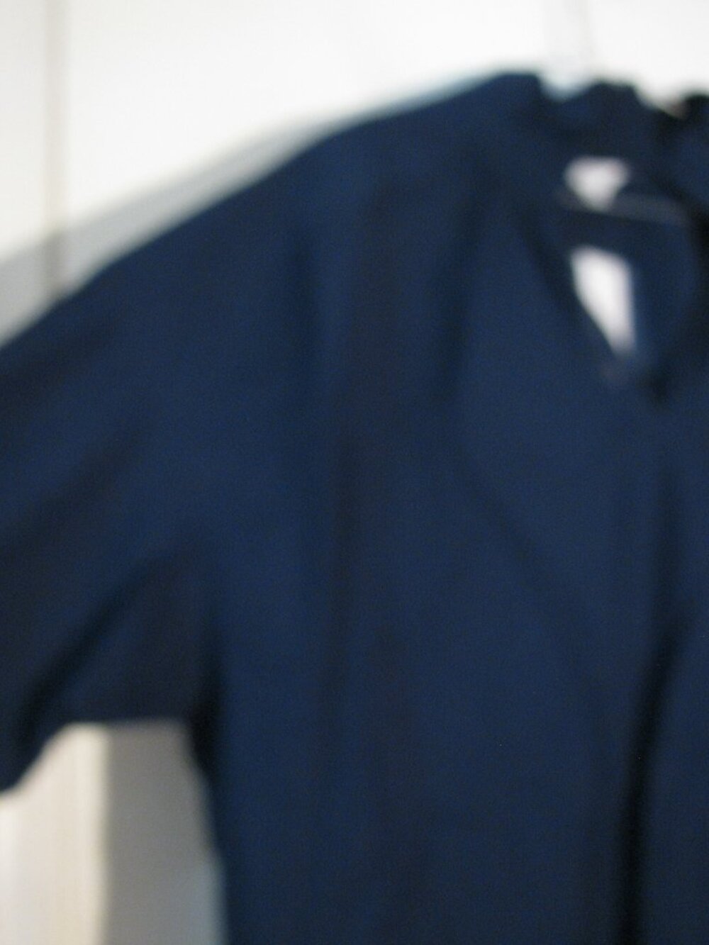 Crown & Ivy Blouse XXL NWT $59 V Neckline Full Length Sleeves Navy Blue - Picture 3 of 6